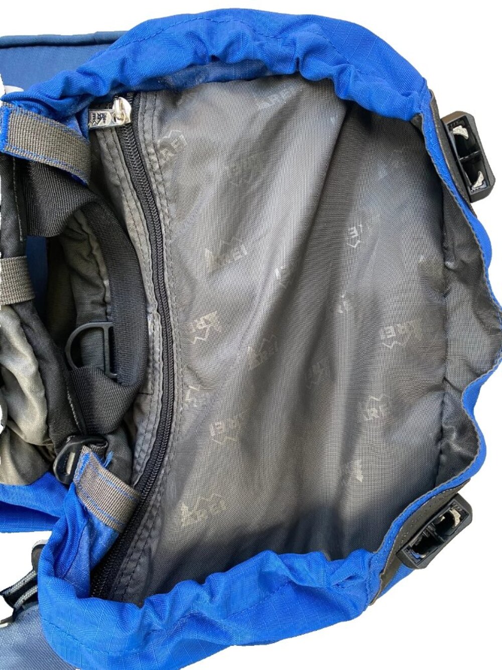 REI Talus 50L Hiking Backpack Blue Black Gorpcore Retro Technical Pack - Picture 3 of 4